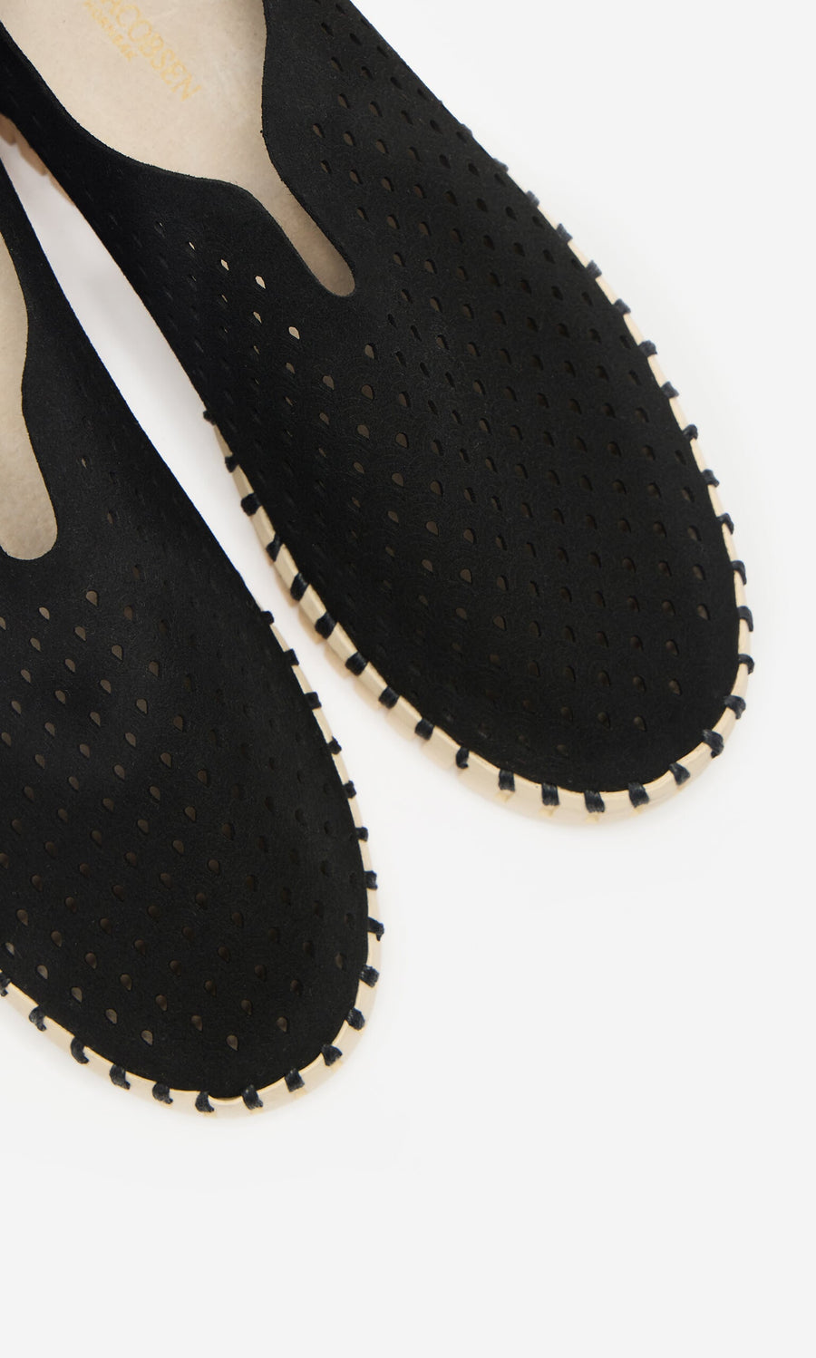 Plümo- Close-up of Tulip Shoes - Carbon with light soles, made from recycled microfibre, on a white background.